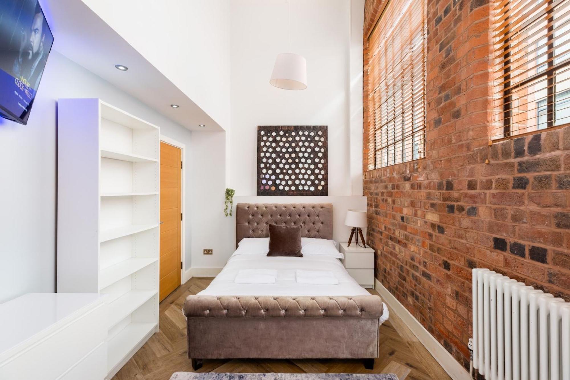 High End Luxury Townhouse In Jq, 4 Bedrooms, Flat Screen Tv In All Rooms, Free Parking, Near Birmingham City Centre Deposit Required Exterior photo