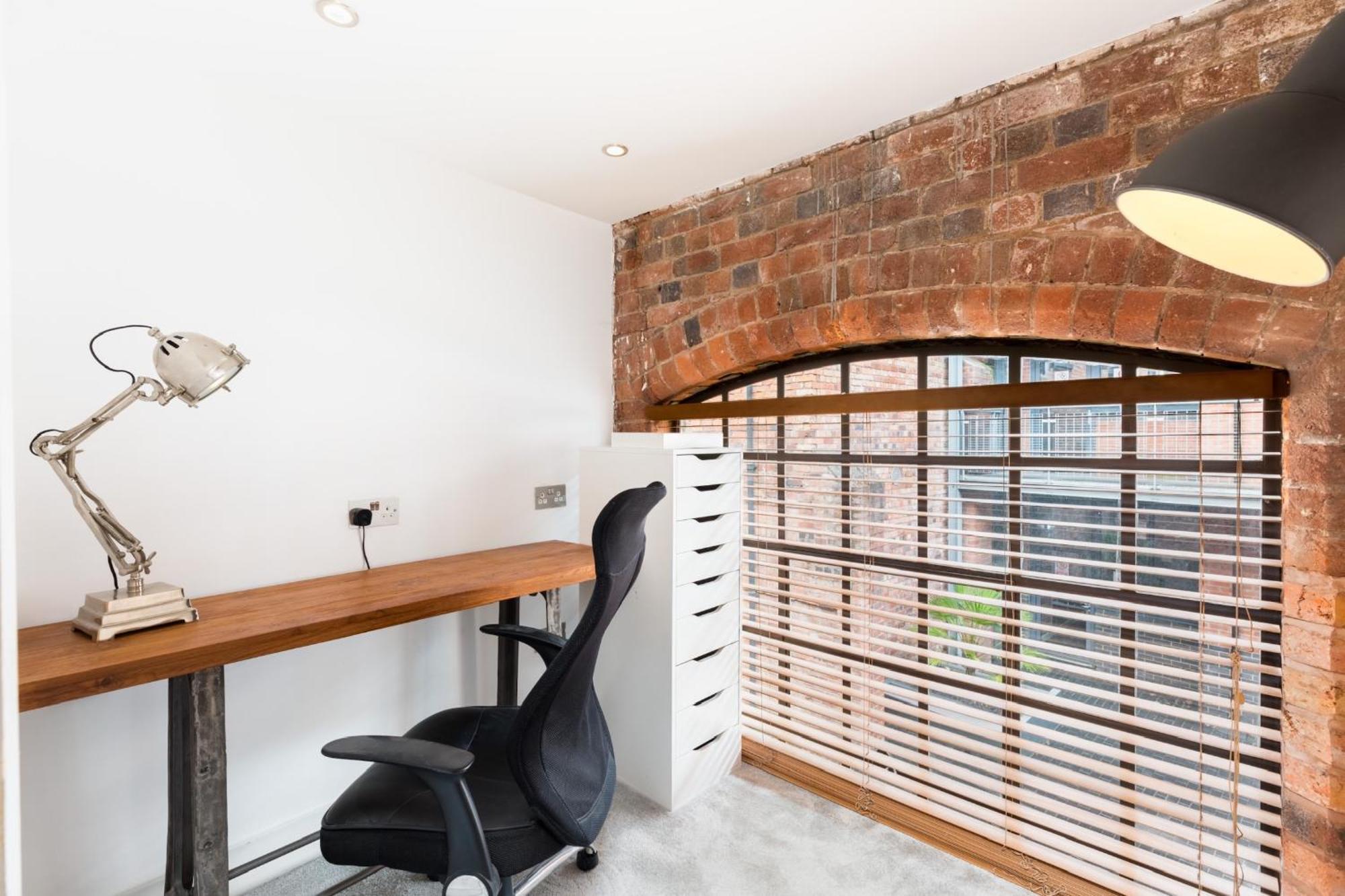 High End Luxury Townhouse In Jq, 4 Bedrooms, Flat Screen Tv In All Rooms, Free Parking, Near Birmingham City Centre Deposit Required Exterior photo