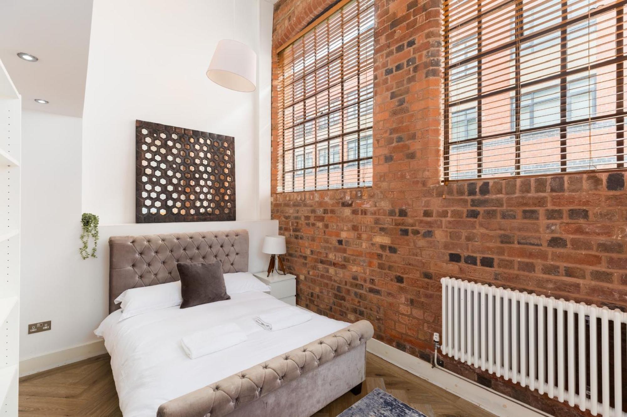 High End Luxury Townhouse In Jq, 4 Bedrooms, Flat Screen Tv In All Rooms, Free Parking, Near Birmingham City Centre Deposit Required Exterior photo